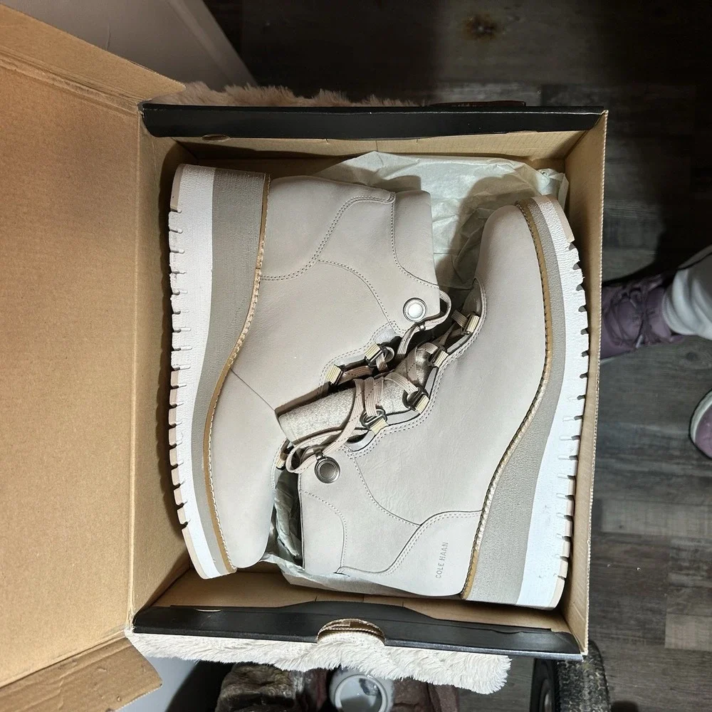 Cole Haan GrandExplore‎ Waterproof Hiking Boots Beige Leather W22602 Womens 8.5B